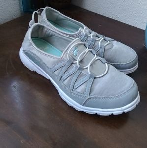 FILA Women's memory foam slip on Sneakers Sz 9